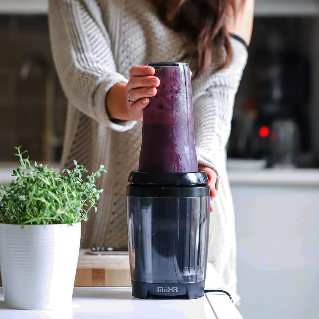nutrition-and-protein-blender-e5 MiiXRX7_lifestyleImage_1.jpg