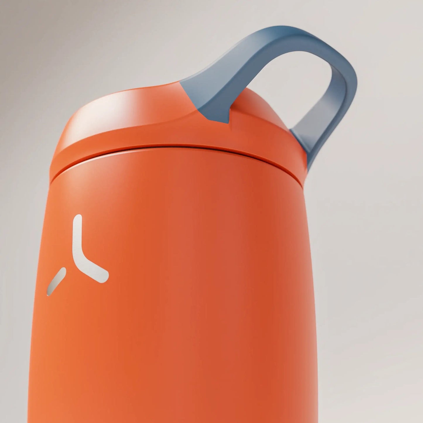 insulated-performance-shaker-bottle-n5 SHKR_18550_dwSS-S1.1_burntOrange_midnightBlue_1_4_xLowLoop_edit.png