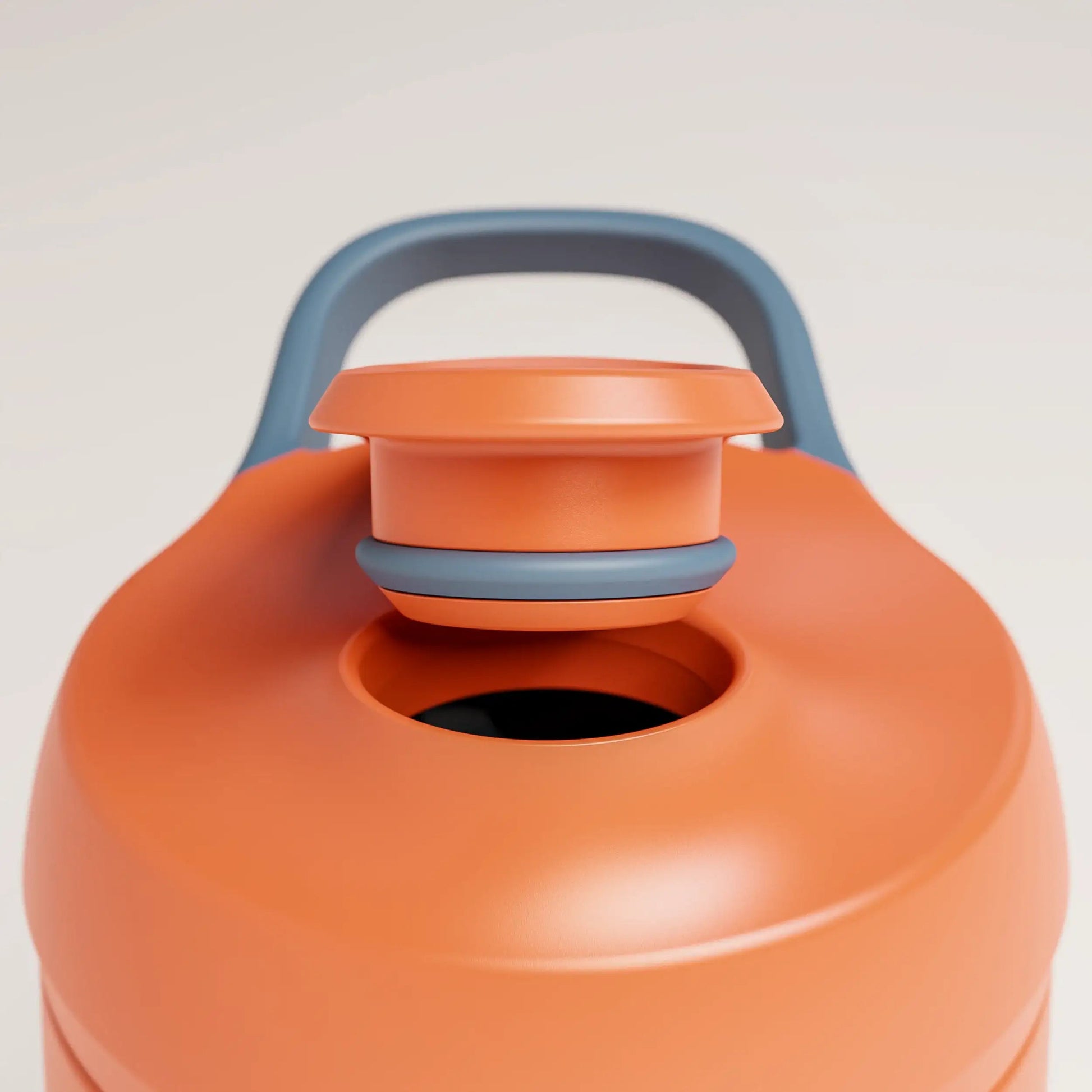 insulated-performance-shaker-bottle-n5 SHKR_18550_dwSS-S1.1_burntOrange_midnightBlue_2_2.5_MPCloop_edit.png